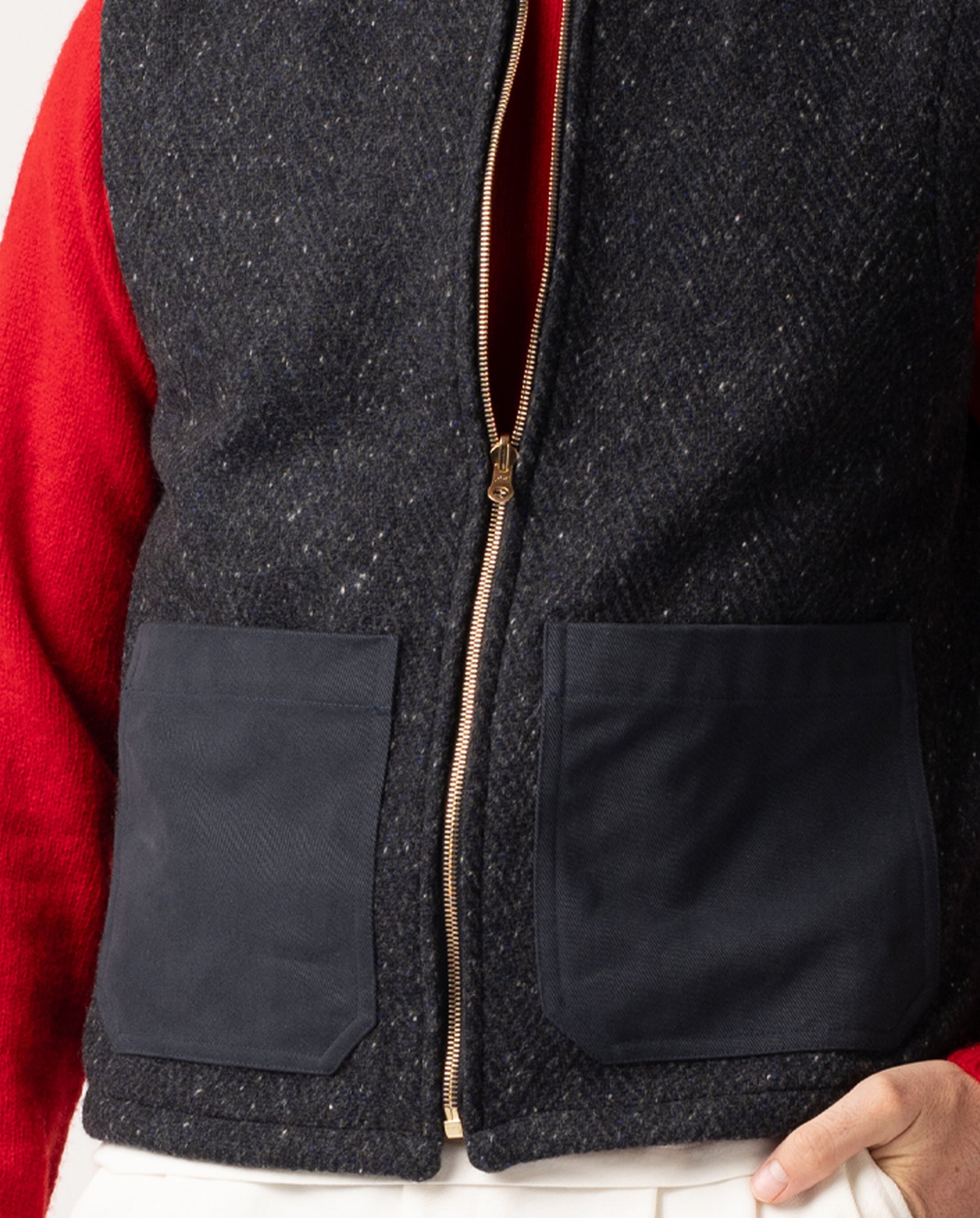 ALDWORTH GILET - DONEGAL CHARCOAL WOOL